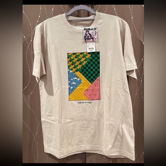 UNIQLO x DEMON SLAYER Kimetsu no Yaiba Abstract Geometric Beige T-Shirt Size M - Picture 1 of 2